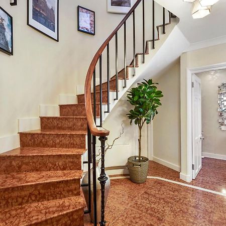 Mews House London With Private Patio & Parking Villa ภายนอก รูปภาพ