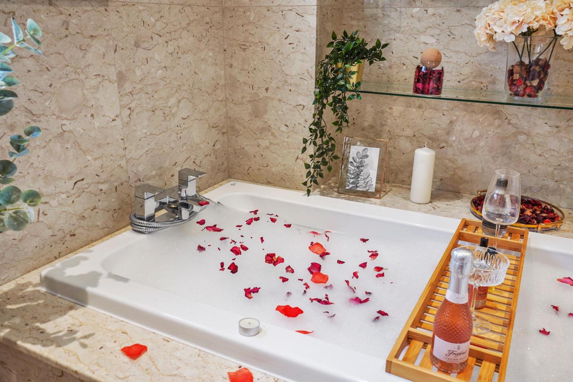 Mews House London With Private Patio & Parking Villa ภายนอก รูปภาพ